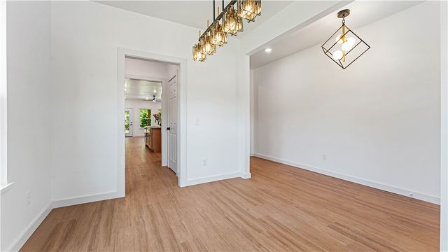 906 W Holly Street, Rogers, AR 72756