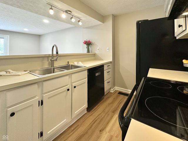 7975 Glen View Drive, Indianapolis, IN 46236