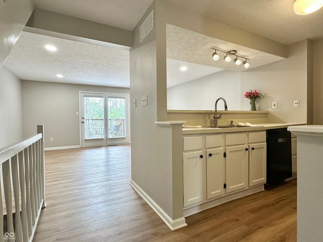7975 Glen View Drive, Indianapolis, IN 46236