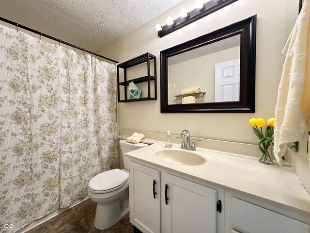 7975 Glen View Drive, Indianapolis, IN 46236