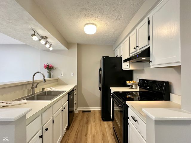 7975 Glen View Drive, Indianapolis, IN 46236