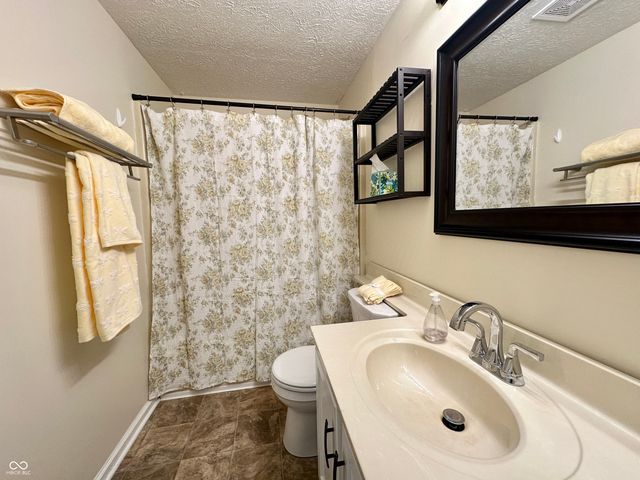 7975 Glen View Drive, Indianapolis, IN 46236