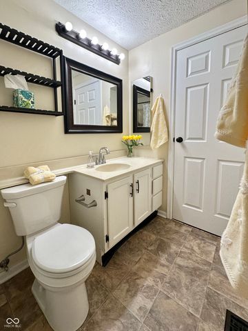 7975 Glen View Drive, Indianapolis, IN 46236