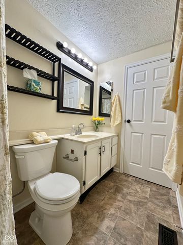 7975 Glen View Drive, Indianapolis, IN 46236