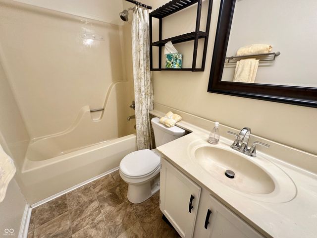 7975 Glen View Drive, Indianapolis, IN 46236