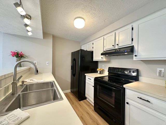 7975 Glen View Drive, Indianapolis, IN 46236