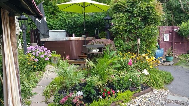 447 Meadowbrook Dr, N Versailles, PA 15137