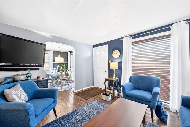 447 Meadowbrook Dr, N Versailles, PA 15137