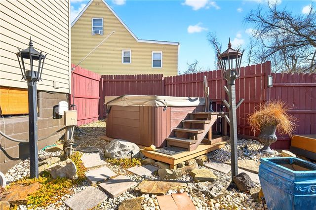 447 Meadowbrook Dr, N Versailles, PA 15137