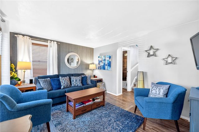 447 Meadowbrook Dr, N Versailles, PA 15137