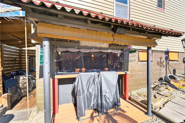 447 Meadowbrook Dr, N Versailles, PA 15137