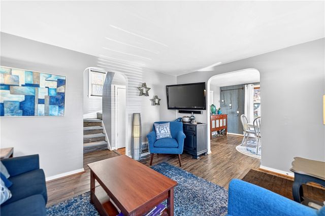 447 Meadowbrook Dr, N Versailles, PA 15137