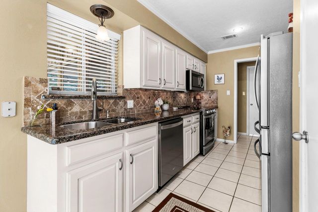 415 Northwood Drive, Conroe, TX 77303
