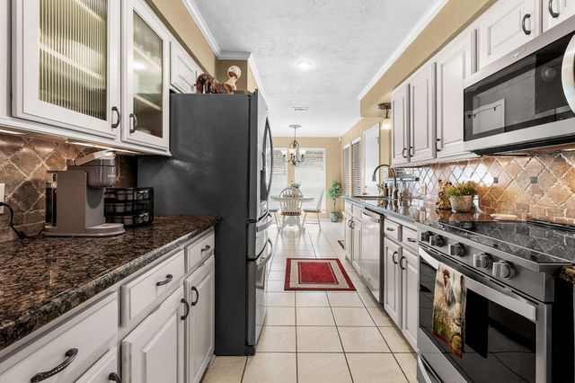 415 Northwood Drive, Conroe, TX 77303