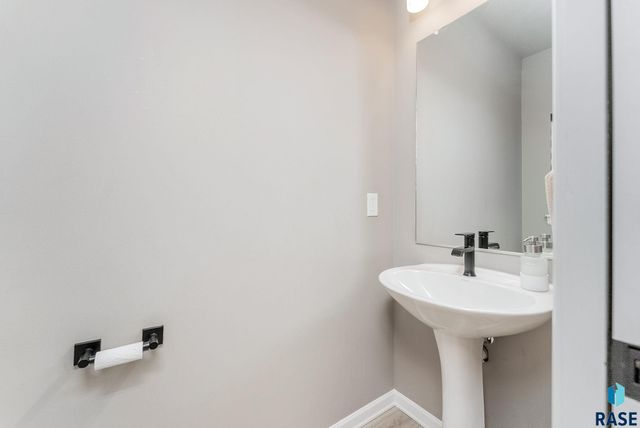 7332 S Tivoli Pl, Sioux Falls, SD 57108
