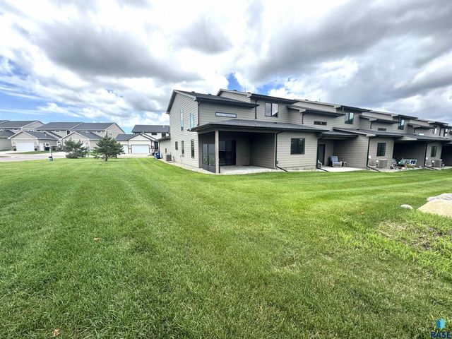 7332 S Tivoli Pl, Sioux Falls, SD 57108