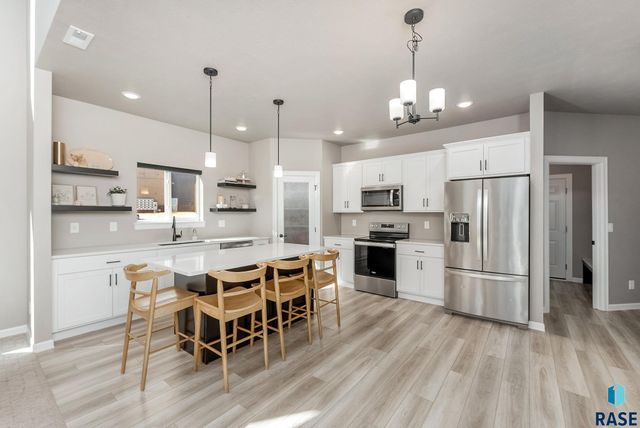 7332 S Tivoli Pl, Sioux Falls, SD 57108