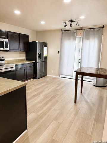 16122 Ambush Grv, San Antonio, TX 78247