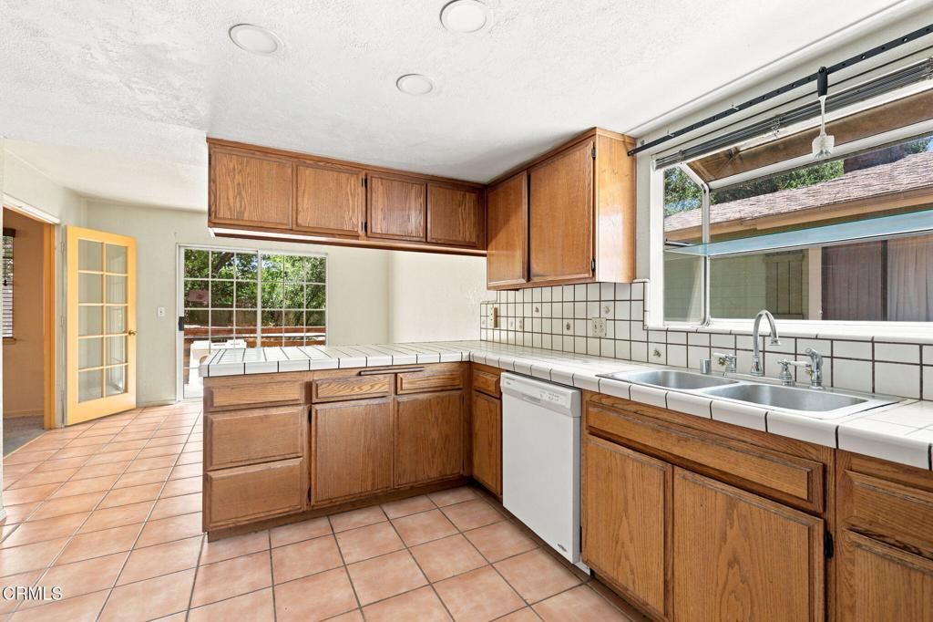 Image 11 of property listing at 87 Olive Street, Oak View, CA 93022