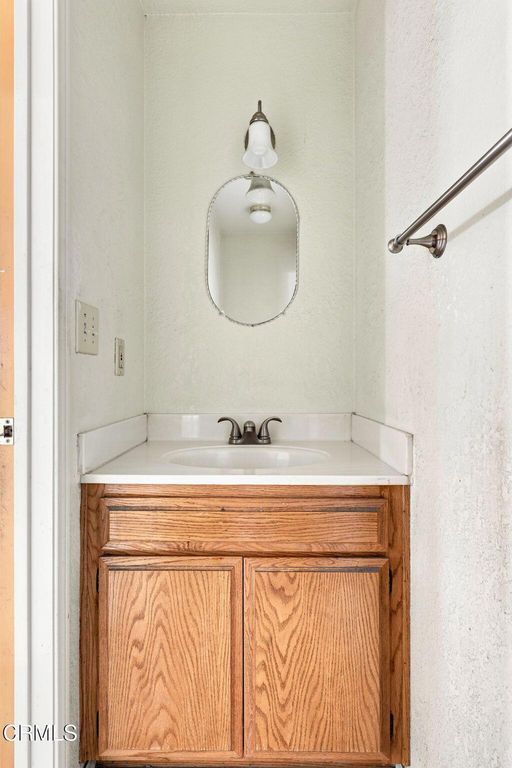 Image 13 of property listing at 87 Olive Street, Oak View, CA 93022