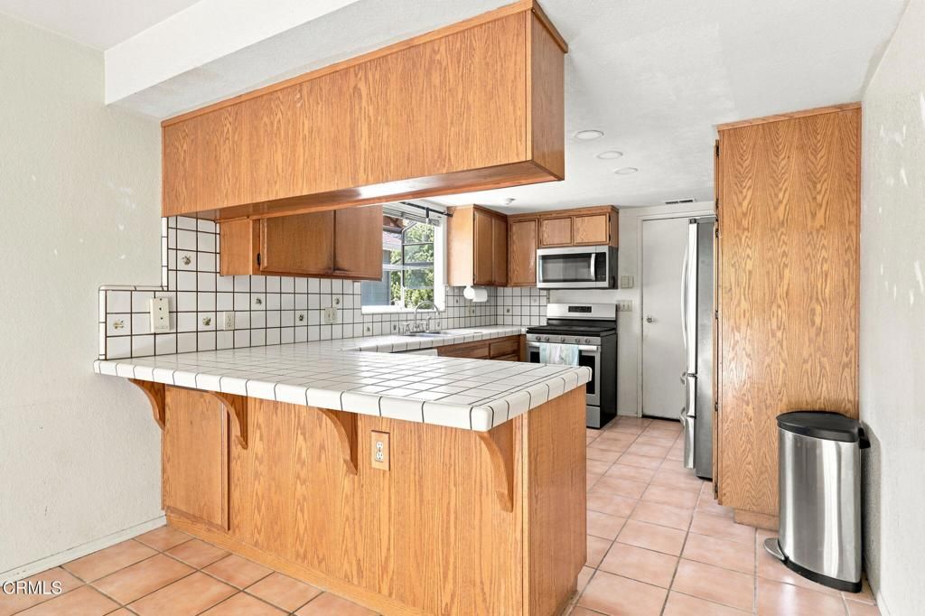 Image 9 of property listing at 87 Olive Street, Oak View, CA 93022