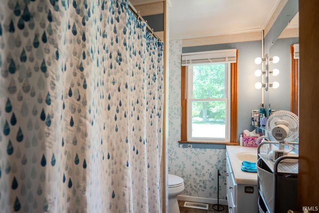 404 E Pickwick Drive, Syracuse, IN 46567