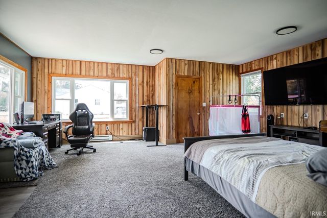 404 E Pickwick Drive, Syracuse, IN 46567