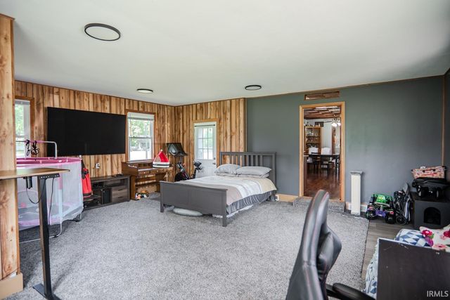 404 E Pickwick Drive, Syracuse, IN 46567