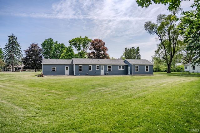 404 E Pickwick Drive, Syracuse, IN 46567