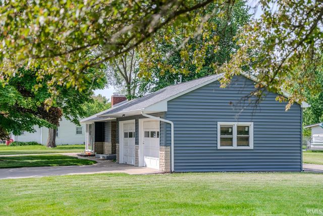 404 E Pickwick Drive, Syracuse, IN 46567