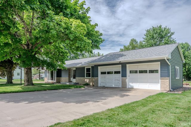 404 E Pickwick Drive, Syracuse, IN 46567