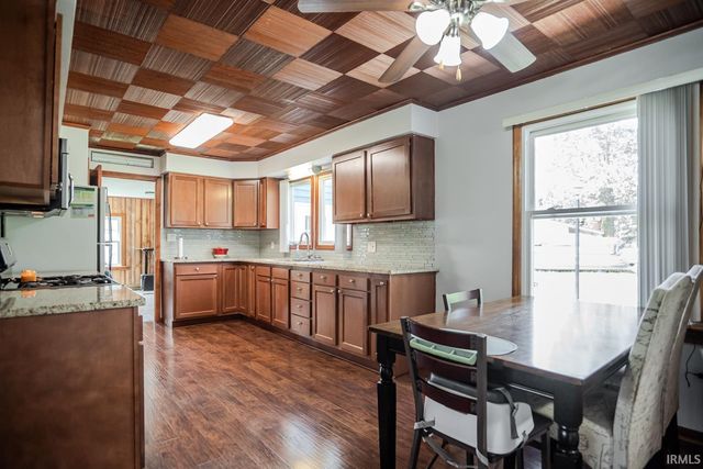 404 E Pickwick Drive, Syracuse, IN 46567