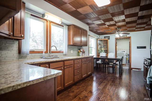 404 E Pickwick Drive, Syracuse, IN 46567