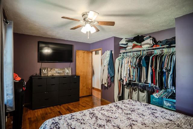 404 E Pickwick Drive, Syracuse, IN 46567