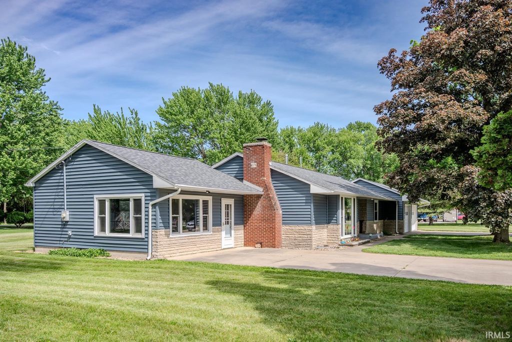 404 E Pickwick Drive, Syracuse, IN 46567