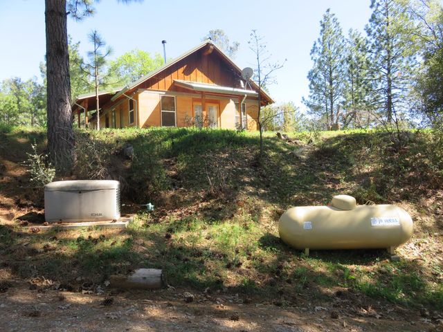 201 Sierra Madre Rd, Rail Road Flat, CA 95248