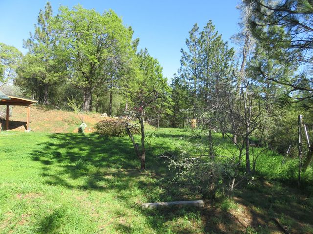 201 Sierra Madre Rd, Rail Road Flat, CA 95248