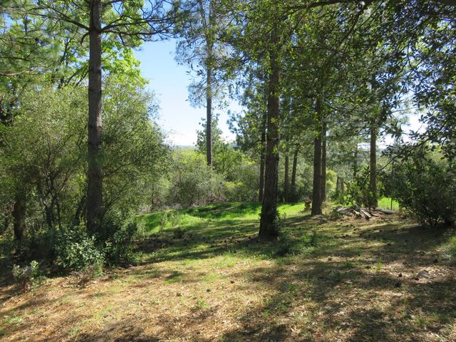 201 Sierra Madre Rd, Rail Road Flat, CA 95248