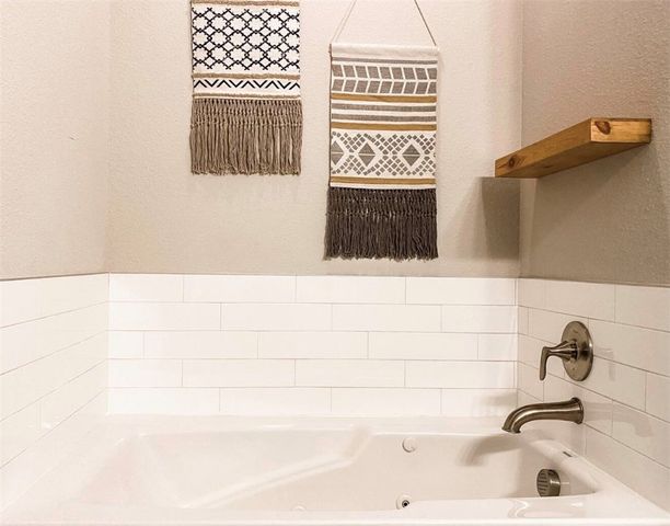 1140 S Ivory Bill Lane, Fayetteville, AR 72701