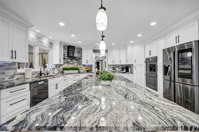 1054 Fireside Drive, Brunswick, OH 44212