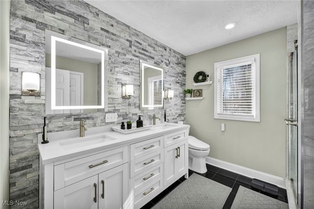 1054 Fireside Drive, Brunswick, OH 44212