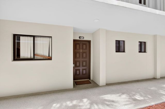 5430 Las Verdes Circle, Delray Beach, FL 33484