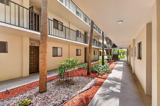 5430 Las Verdes Circle, Delray Beach, FL 33484