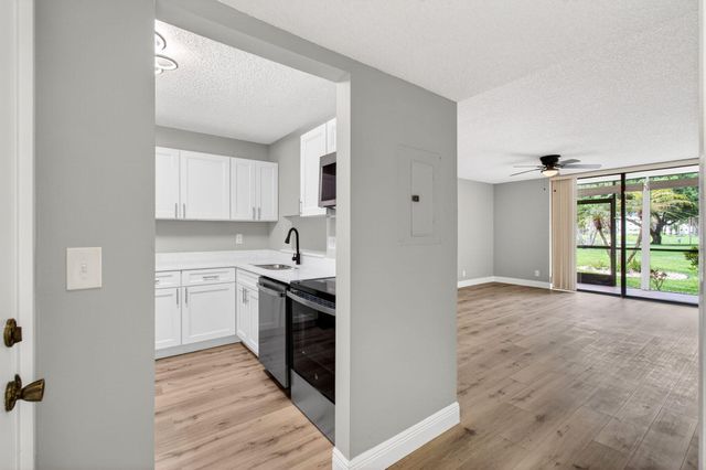 5430 Las Verdes Circle, Delray Beach, FL 33484