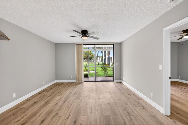 5430 Las Verdes Circle, Delray Beach, FL 33484