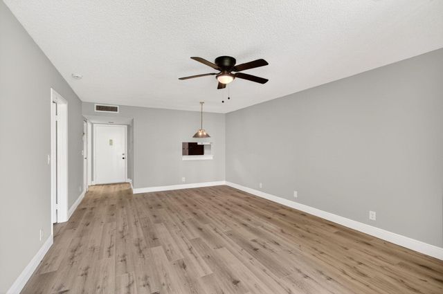 5430 Las Verdes Circle, Delray Beach, FL 33484