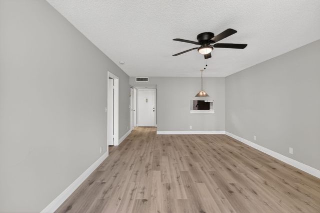 5430 Las Verdes Circle, Delray Beach, FL 33484