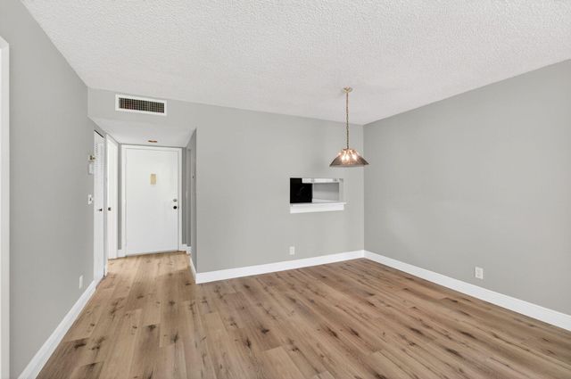 5430 Las Verdes Circle, Delray Beach, FL 33484