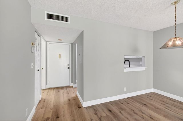 5430 Las Verdes Circle, Delray Beach, FL 33484