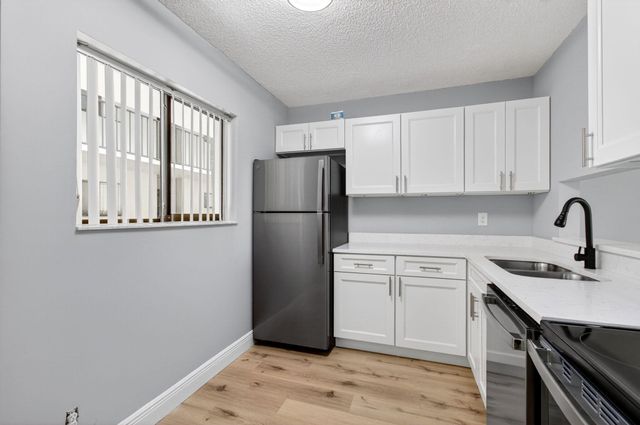 5430 Las Verdes Circle, Delray Beach, FL 33484